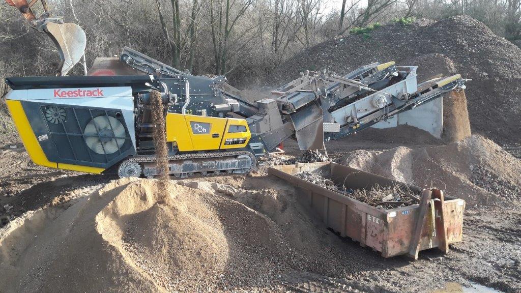 Keestrack R3 impact crusher on tracks for rent at KT-Rent recycling